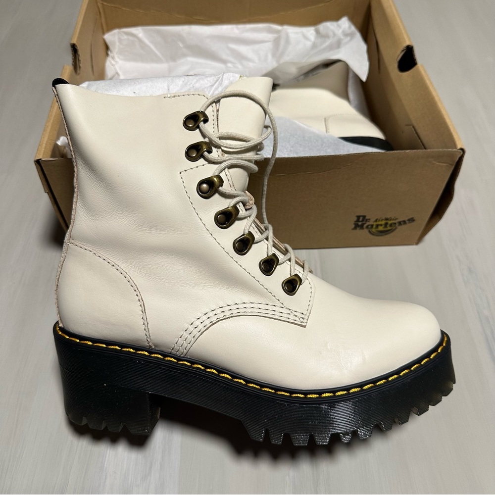 Dr Martens Leona Boot (Bone)